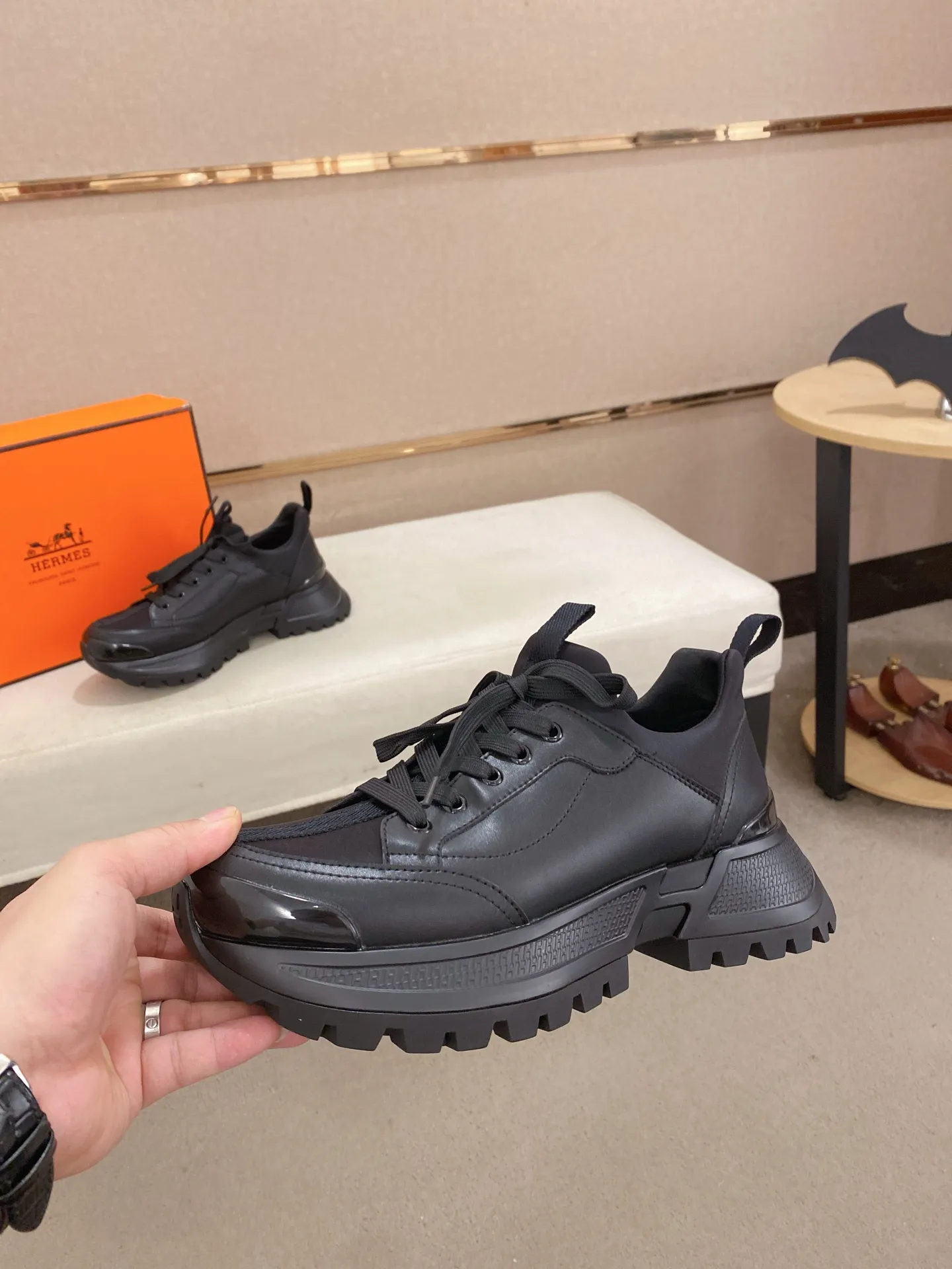 Men's clothing and shoes💰: 600💰《HERMES》【Classic original order·Version】Hermès; top 🔝purchasing agent🔍🔍men's latest 🇺🇸 counter sales simultaneously, imported from Italy original ▲▲cowhide ▲▲ (high-end, nobility, class) ) Exquisite workmanship (Italian 🇮🇹 imported water-dyed 🐂 cowhide lining) sole: original sole provided by the original factory, ⚠️exclusive double-layer activity·TPR·rubber·combined molded outsole; super comfortable·wear-resistant·non-slip·environmental protection The real thing is more beautiful if you take the real thing (high quality, follow the order). You can enter and exit the counter at will * Number of yards: 38-44 (can be customized 45-46, non-returnable)